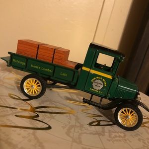 Signature 1923 Ford Model T Pickup Diecast 1:32